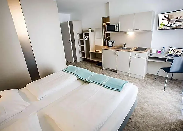 Motel22 I Parking Inclusive I 33 C Or - Breakfast Is On Us! 2*