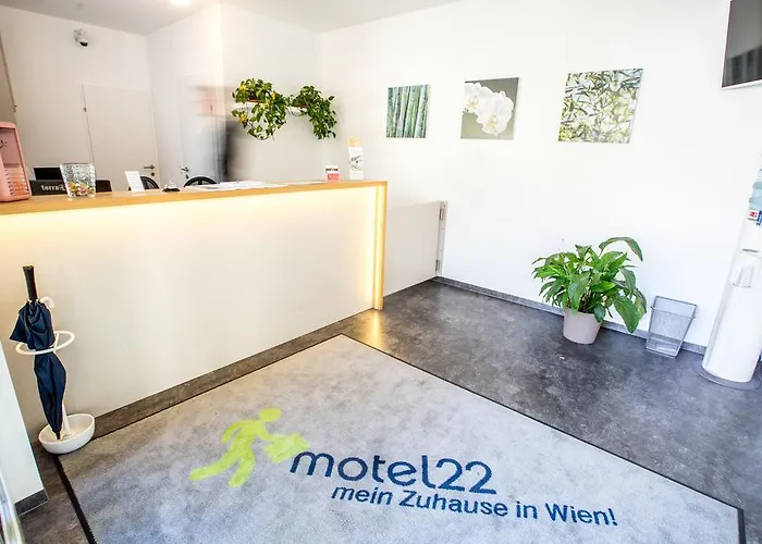 Motel22 I Parking Inclusive I 33 C Or - Breakfast Is On Us! 2*