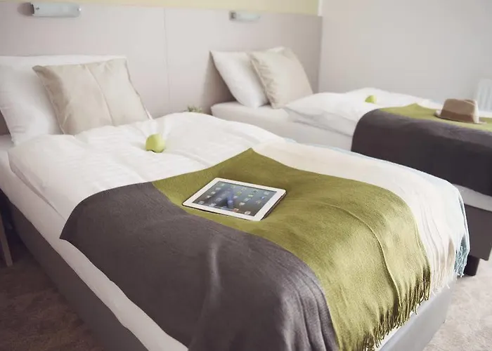 Motel22 I Parking Inclusive I 33 C Or - Breakfast Is On Us! 2*