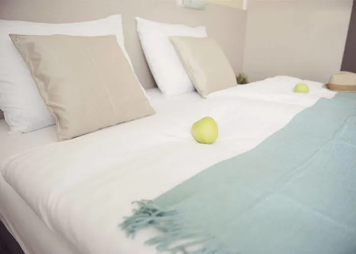 Μοτέλ Motel22 I Parking Inclusive I 33 C Or - Breakfast Is On Us!